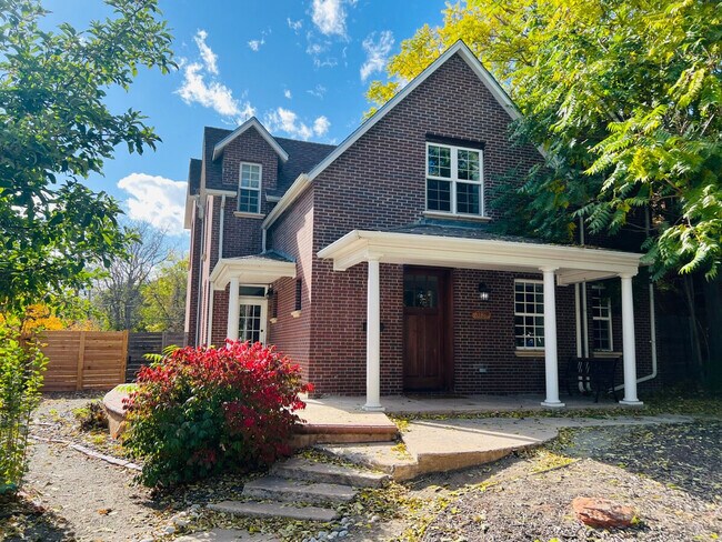 Building Photo - 3209 W Fairview Pl