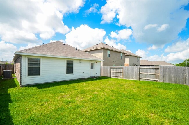 Building Photo - 4127 Saltillo Lakes Dr
