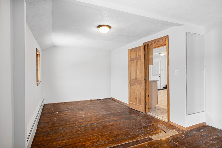 Building Photo - 122 Wood St