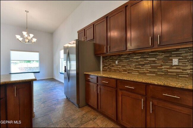 Building Photo - 5649 Valley Maple Dr