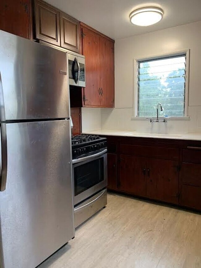 Interior Photo - 11923-27 Venice Blvd