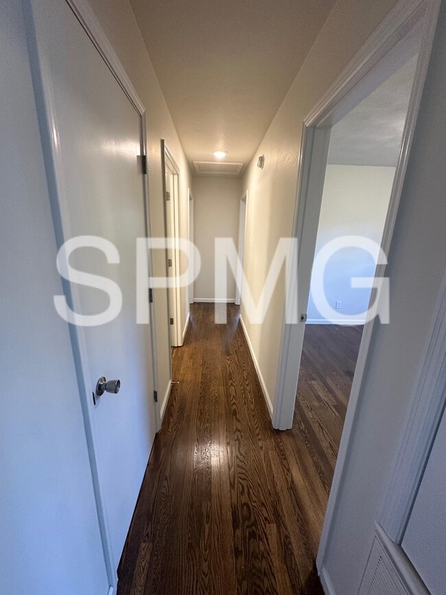 Building Photo - 612 Landfair Dr