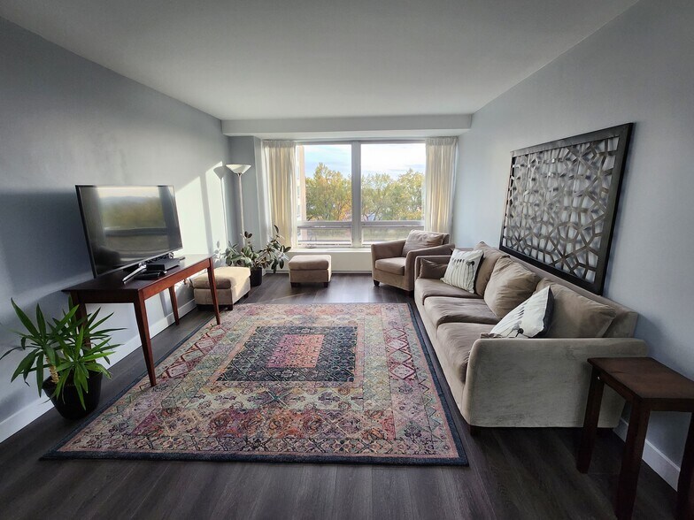 Living Room - 1425 4th St SW