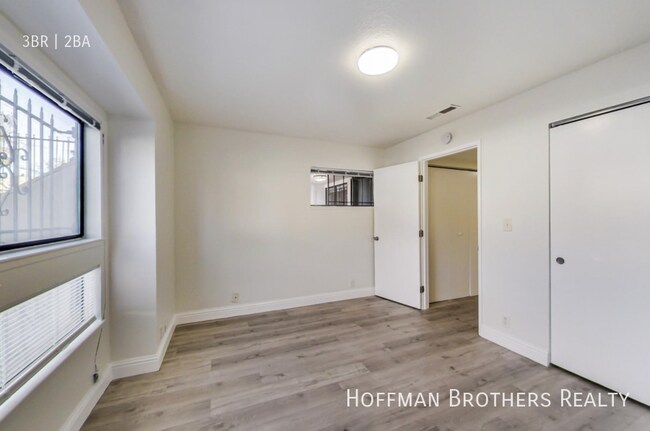 Building Photo - 1425 38th Ave
