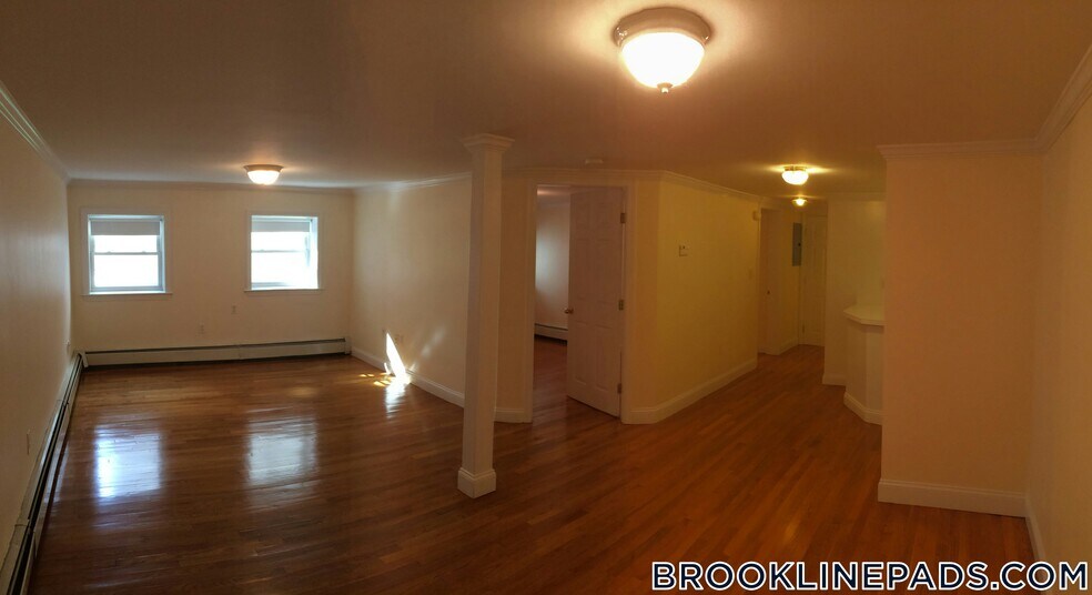 Building Photo - 1539 Beacon St