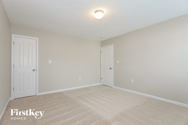 Building Photo - 1831 Eastway Dr