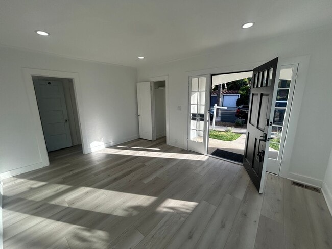 Building Photo - 217 N Bel Aire Dr