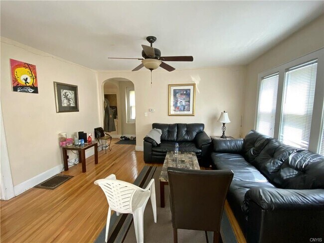 Building Photo - 208 Bassett St