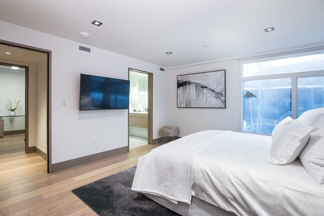 Building Photo - 126 Juan St