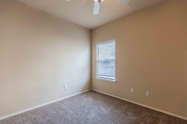 Building Photo - 906 Ashbury Bluff
