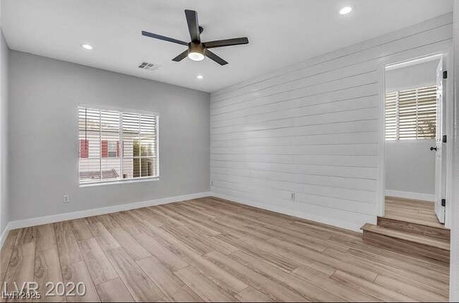 Building Photo - 254 Little Minah Ct