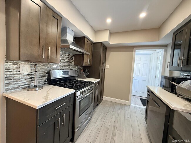 Building Photo - 201 Sydney Ave