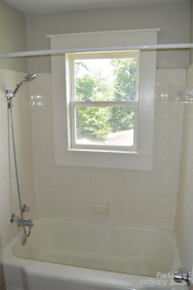 Building Photo - 102 Feimster St