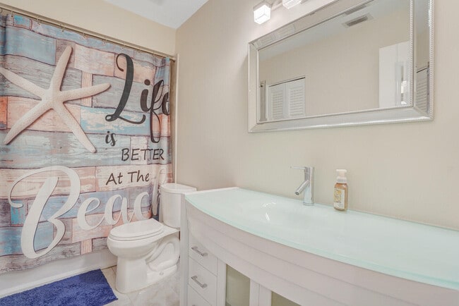 Building Photo - 1737 Palmland Dr