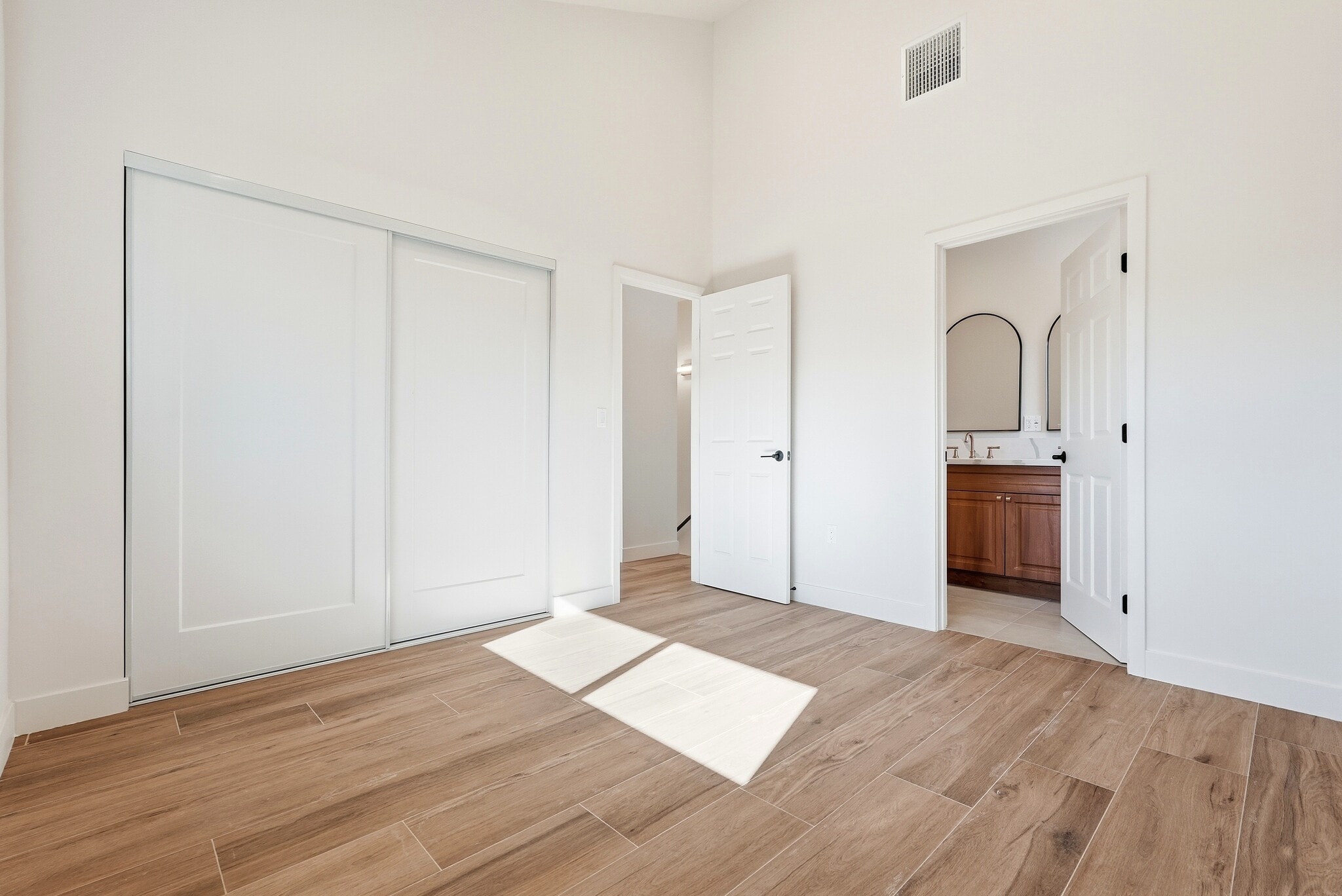 Building Photo - 1223 3/4 North Avenue 45