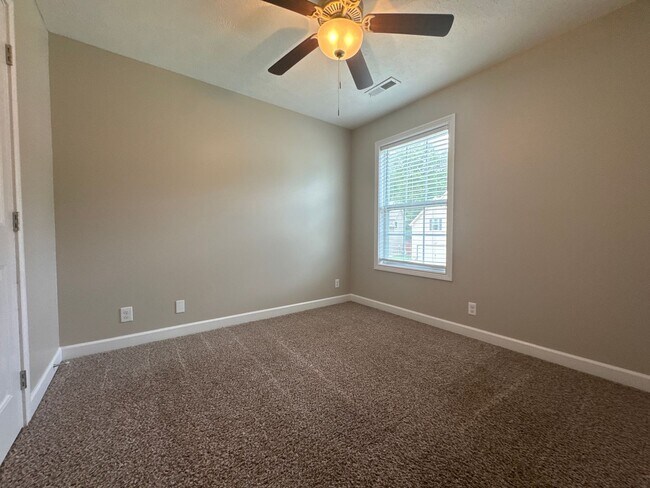 Building Photo - 612 Fox Path Ln