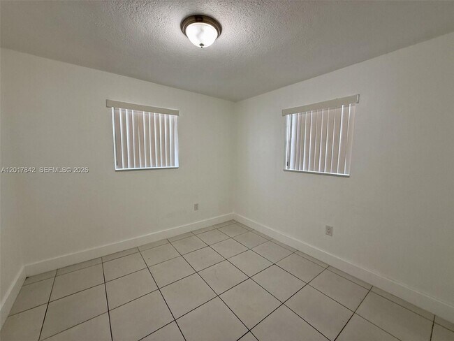 Building Photo - 3450 SW 89th Ct