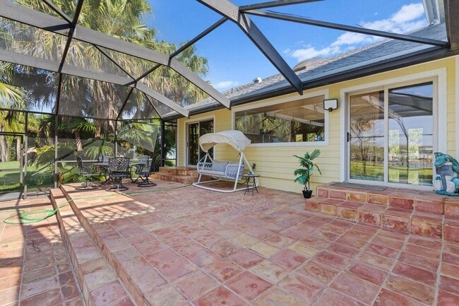 Building Photo - 1801 SE Hillmoor Dr