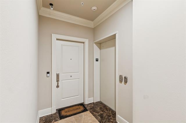 Building Photo - 6605 Bandera Ave