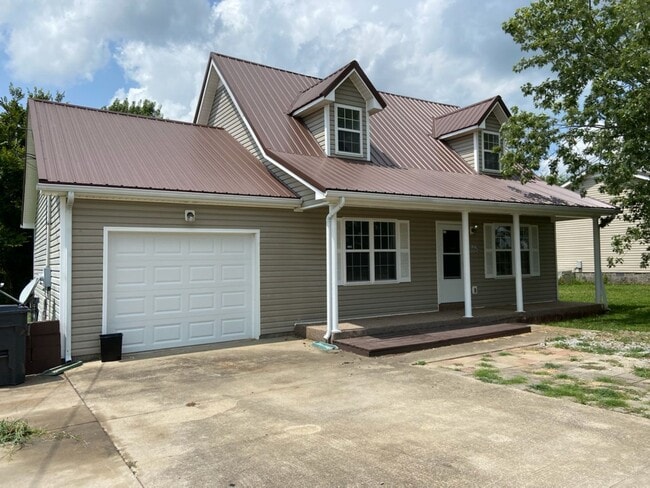Primary Photo - 685 Artic Ave