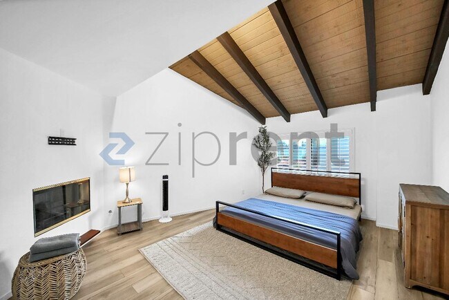 Building Photo - Unit 40