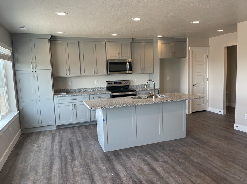 Kitchen - 4067 S 2800 W