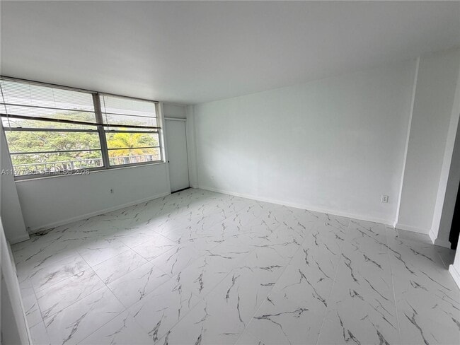 Building Photo - 36 Island Ave