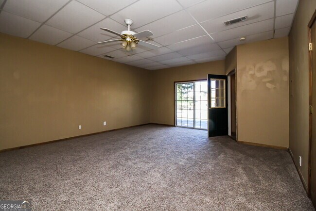 Building Photo - 301 Saddlewood Dr