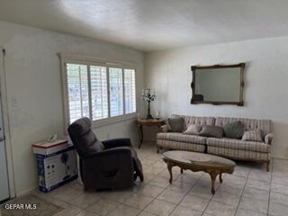 Building Photo - 649 De Vargas Dr