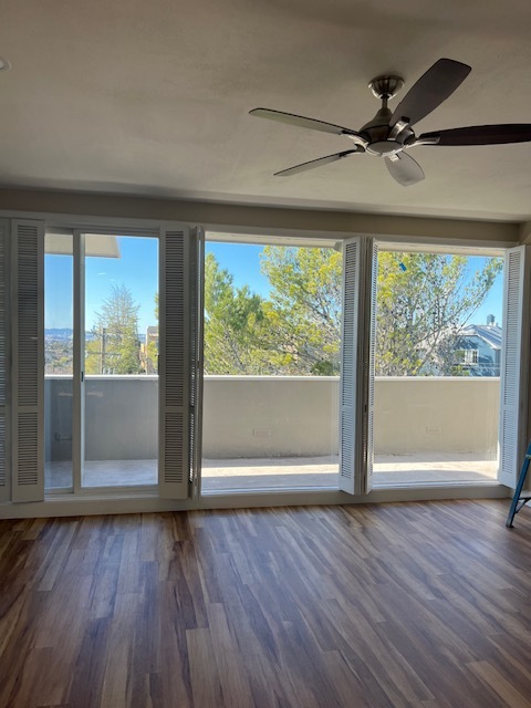 Living room to deck - 5924 Ocean View Dr