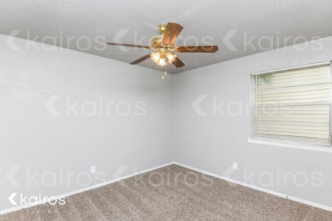 Building Photo - 607 Holly Lane