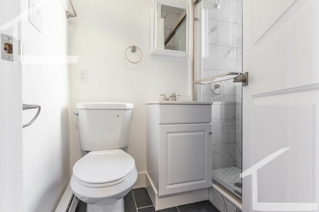 Building Photo - Avl 6/1- Renovated 2BR on Park Drive w/d in unit!