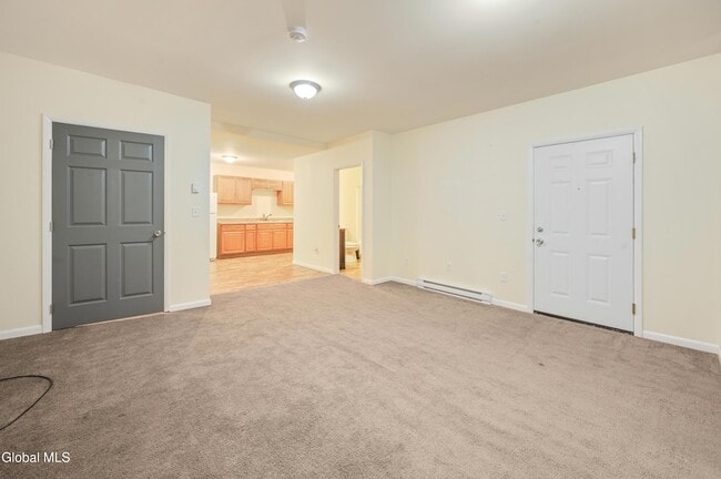 Building Photo - 281 Main St