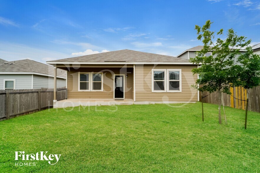 Building Photo - 4934 Hallies Gdn