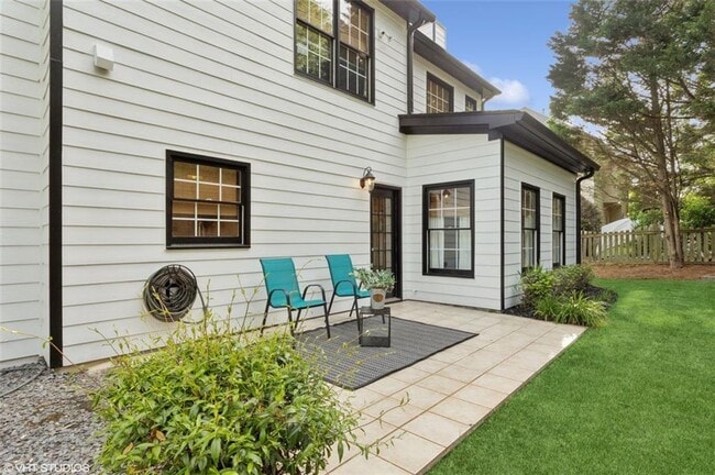 Building Photo - 230 Bluff Oak Dr