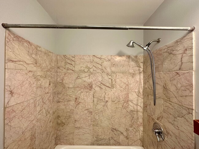 Building Photo - Charming 3 Bedroom/2.5 Bathroom Townhome in Hampden!