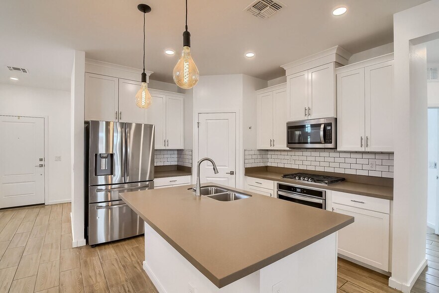 Building Photo - 13286 N 144th Dr