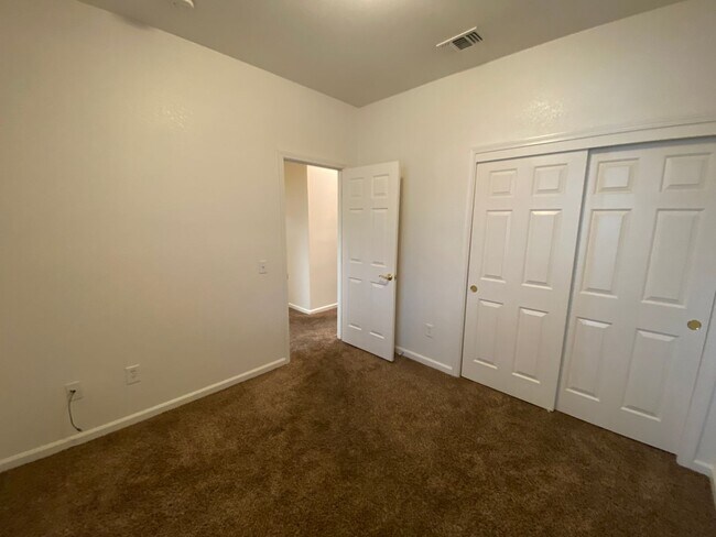 Building Photo - Cute Home in EGUSD