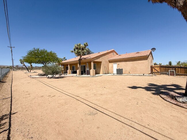 Building Photo - Beautiful Yucca Mesa Home