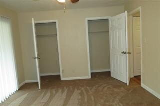 Building Photo - Delightful two story town home.