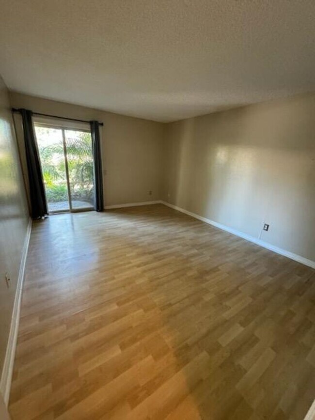 Building Photo - 1 Bed 1 Bath Close to Lake Murray