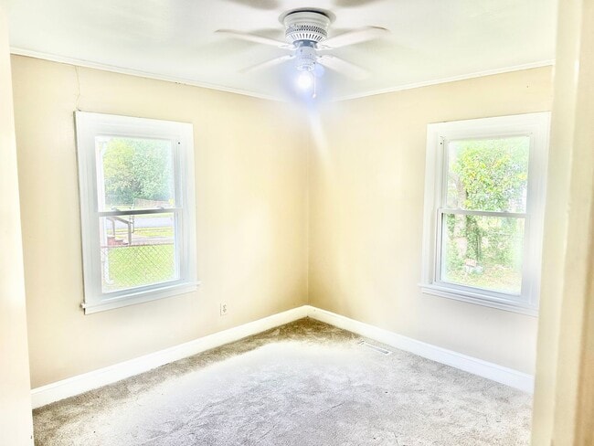 Building Photo - 235003001