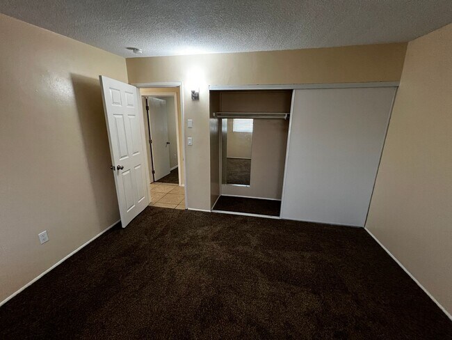 Building Photo - Updated 3-Bed Home Near Base & Joshua Tree...