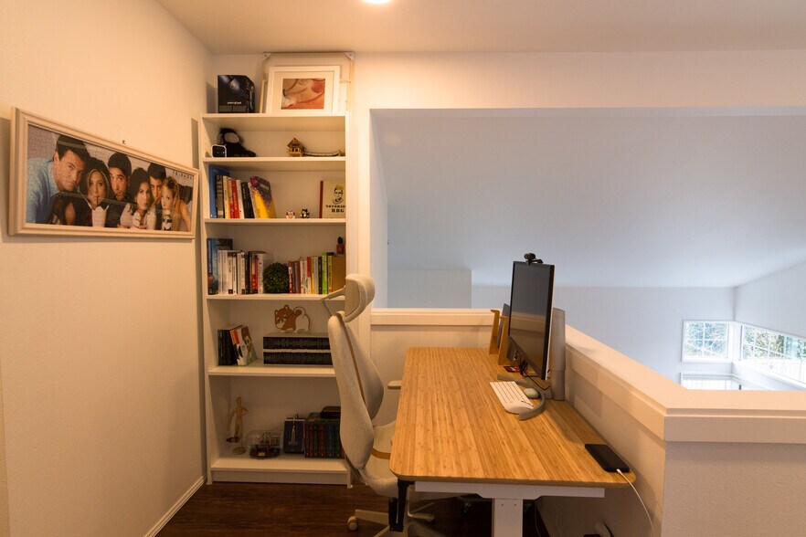 Nook - 24333 SE 42nd St