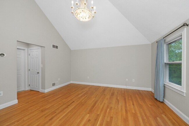 Building Photo - 2 Minuteman Ln