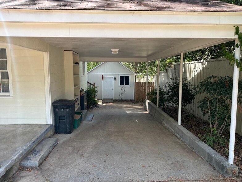 Building Photo - 1101 Monroe St