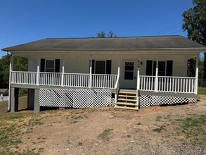 Building Photo - 2105 Harpertown Dr