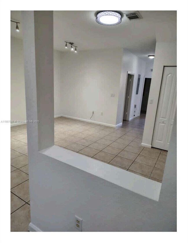 Building Photo - 21207 NW 14th Pl