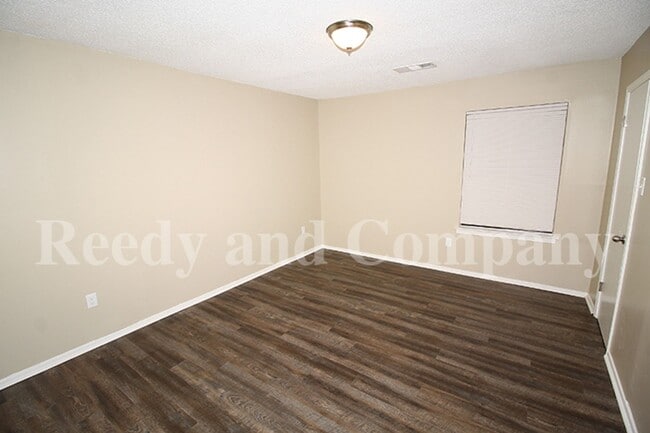 Building Photo - 5356 Lakeview Cove