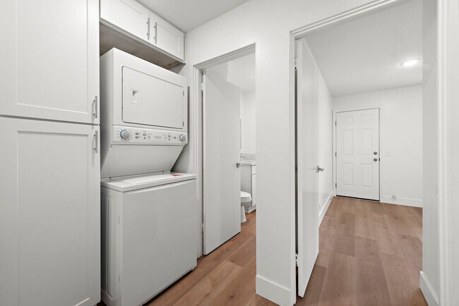 Building Photo - 240 Avenida Lobeiro